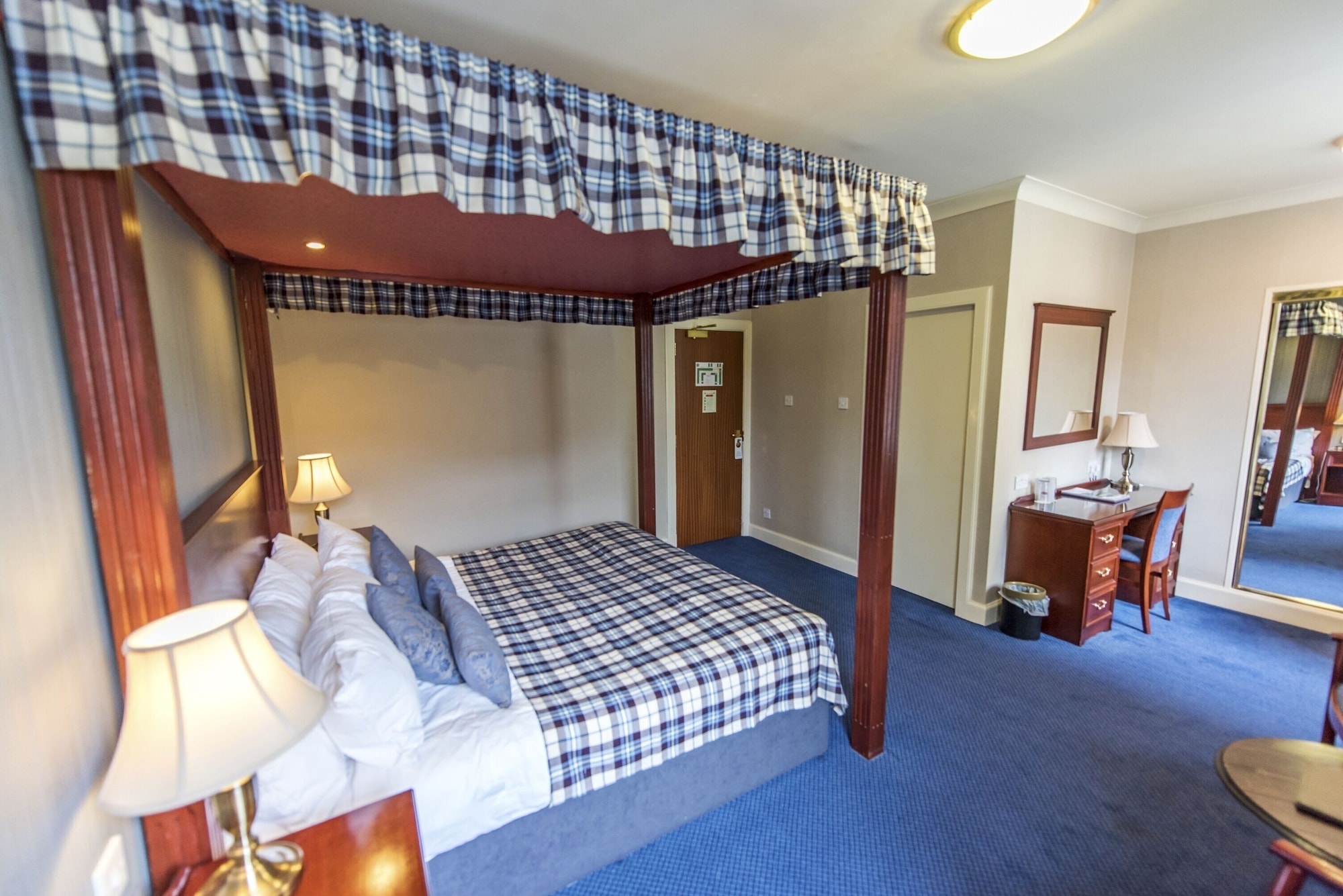 Four Poster, Double Bed