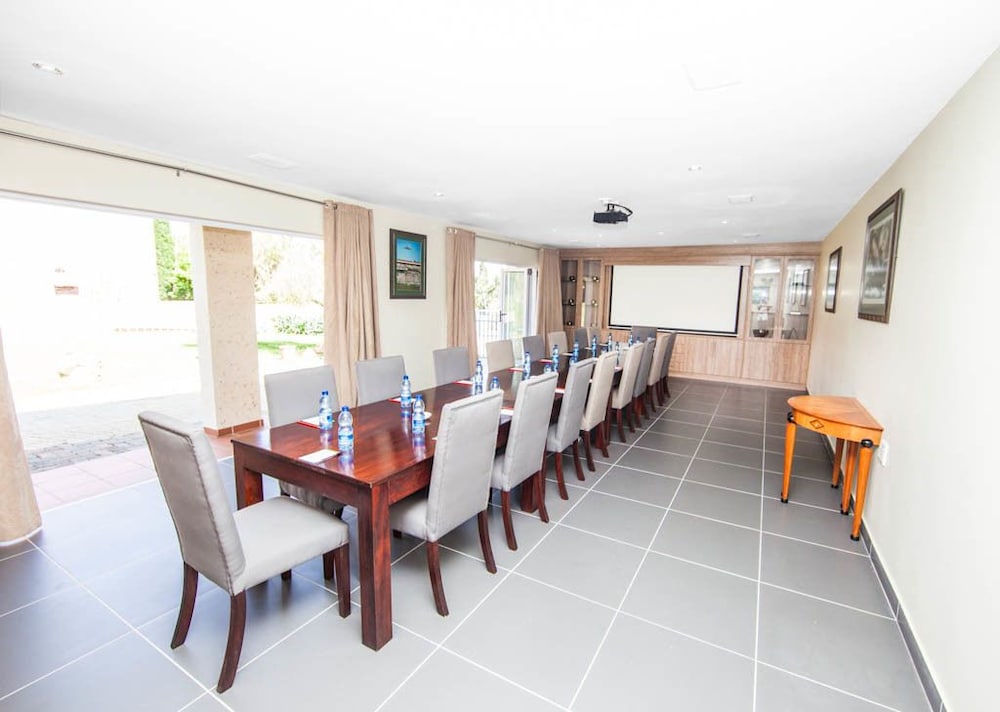 Vetho 2 Apartments OR Tambo Airport 18/31