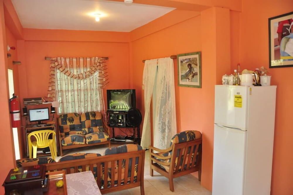 Fish Tobago Guesthouse 45/69