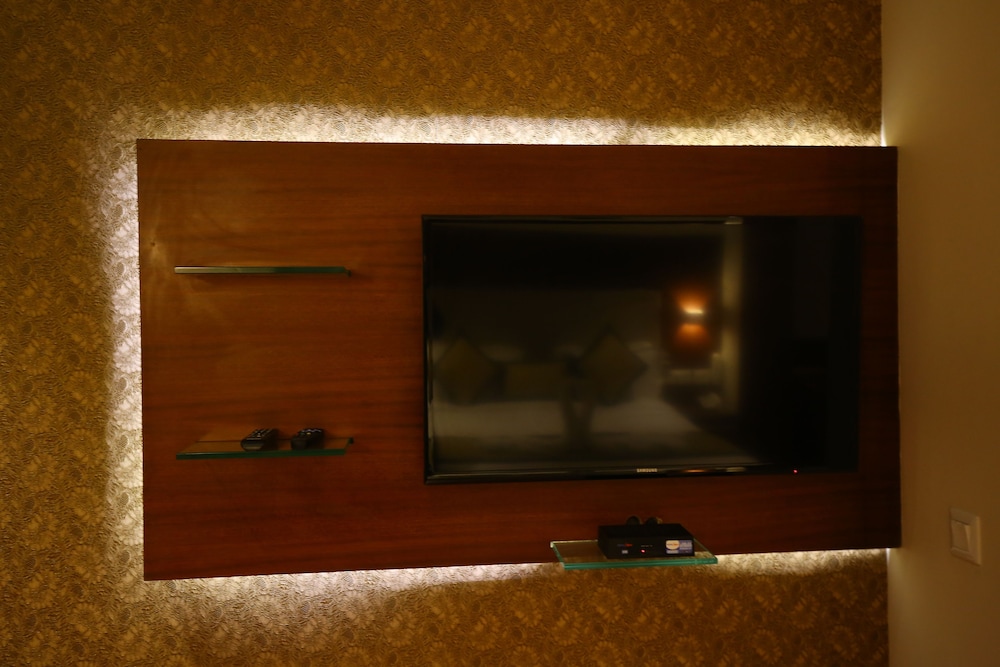 The Ic's Hotel 20/30