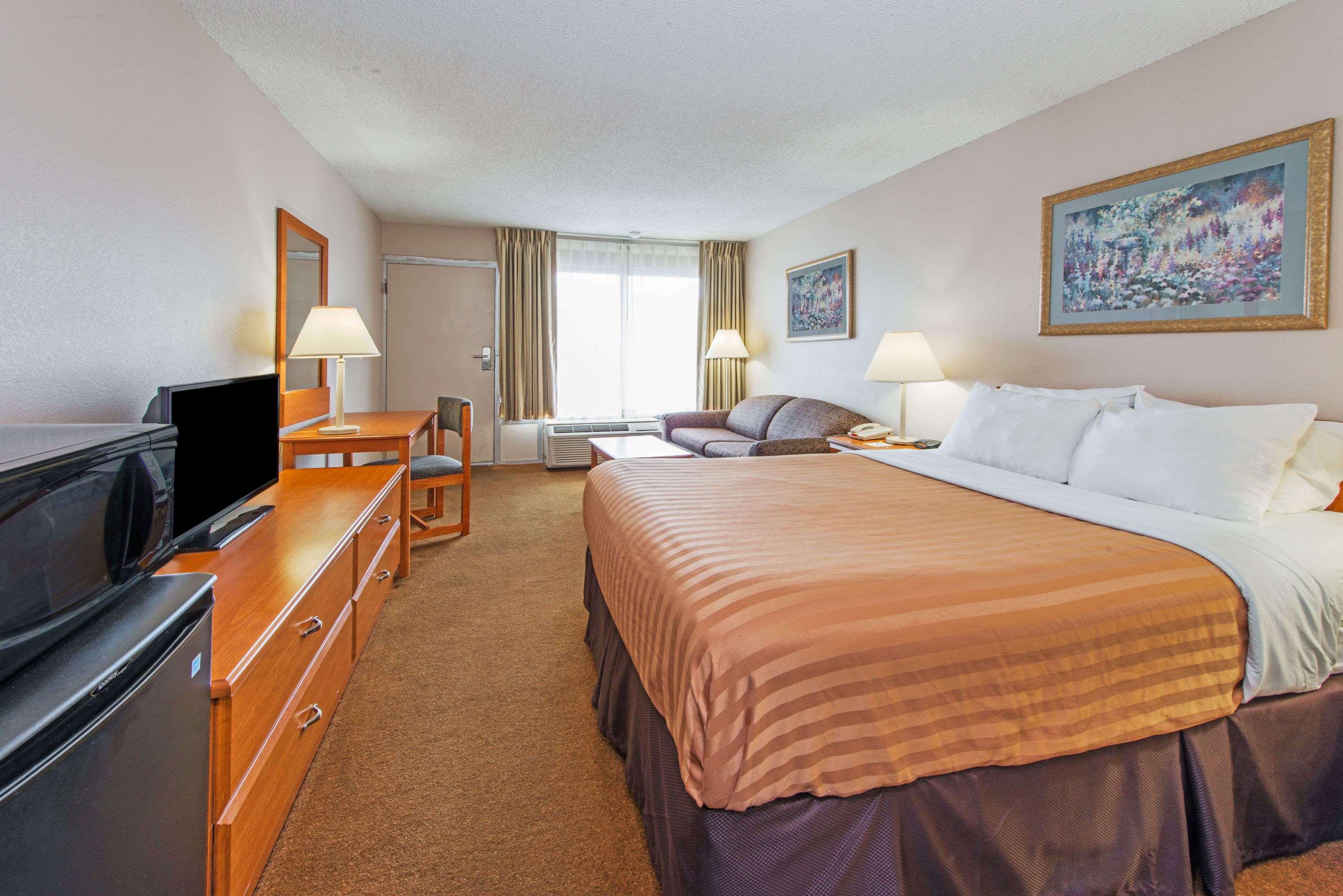 Days Inn by Wyndham Elizabethtown 4/16