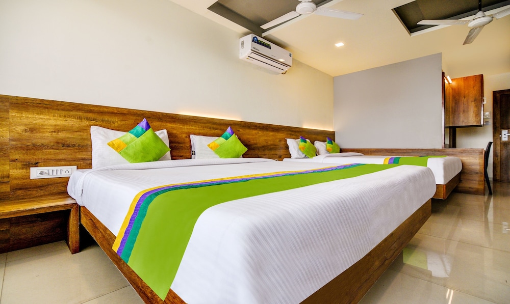 Treebo Shree Sai Suites 15/32