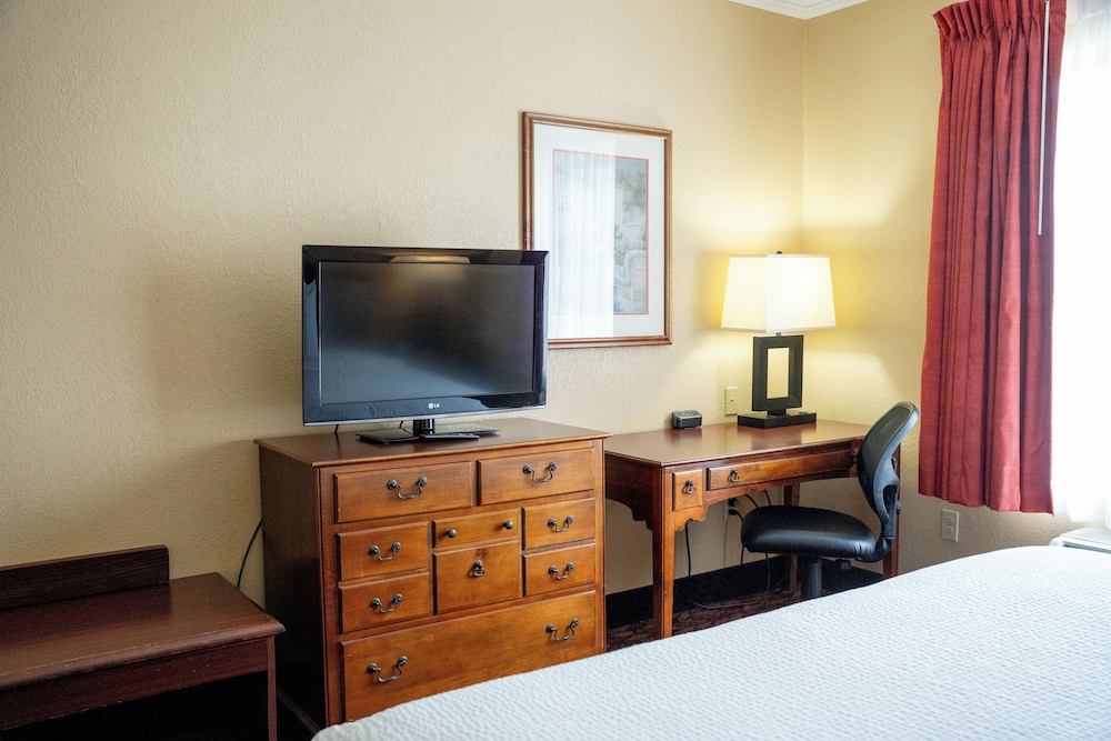 Coshocton Village Inn and Suites 60/68