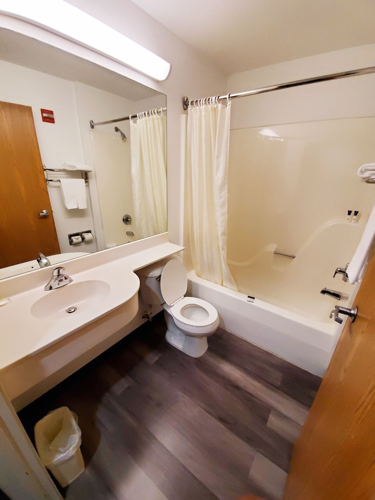 Americas Best Value Inn Suites Racine 9/27