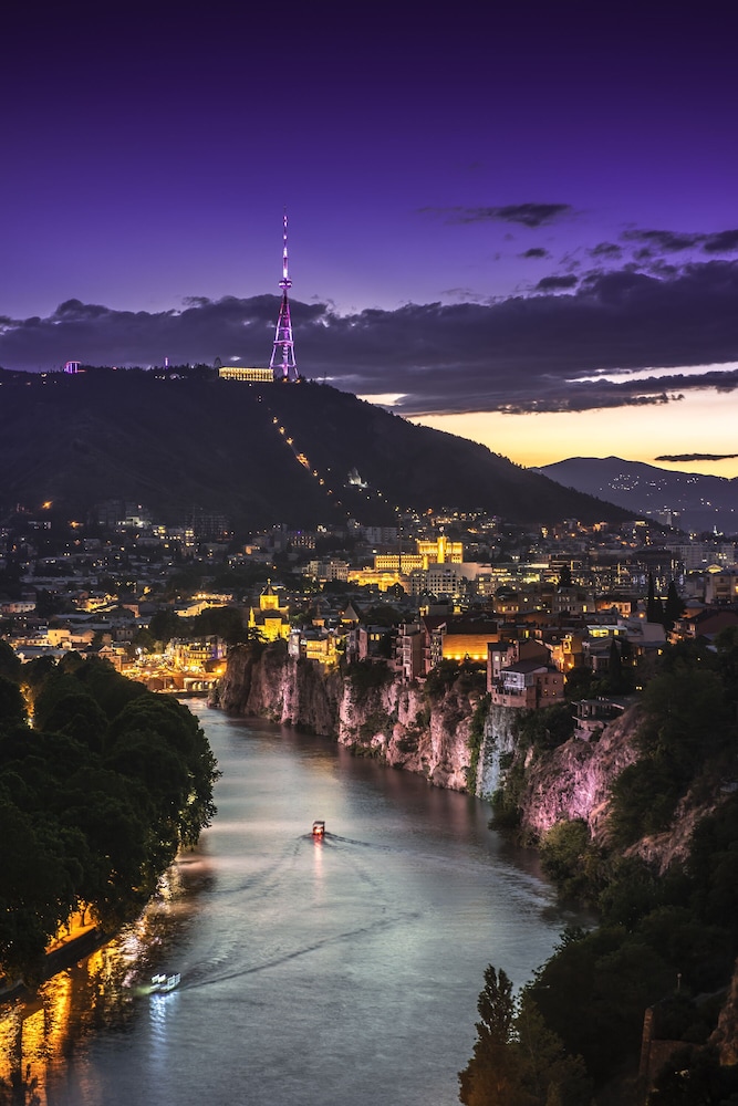 Golden Tulip Design Tbilisi 52/55
