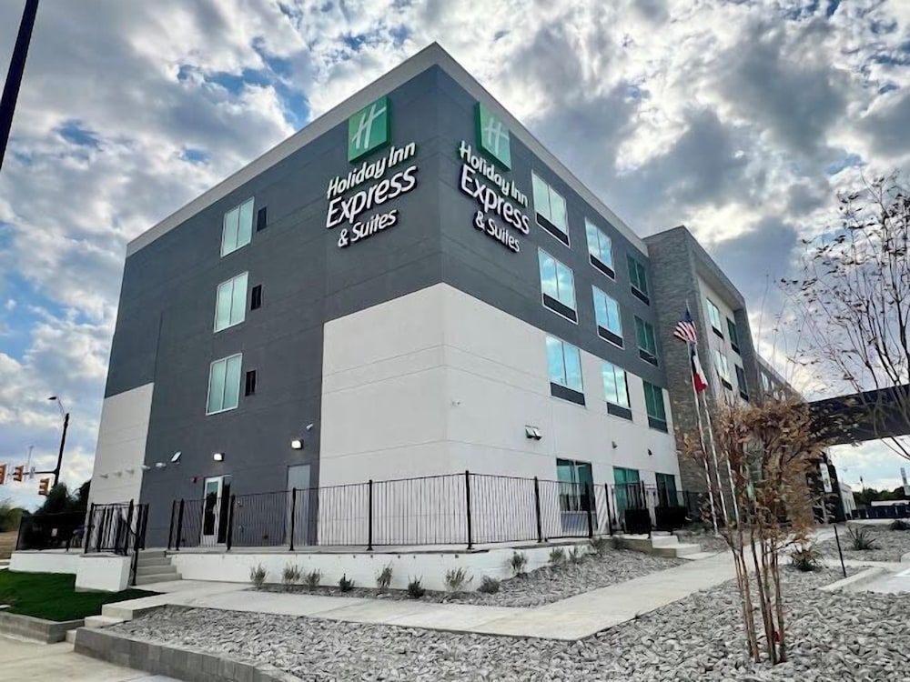 Holiday Inn Express & Suites Ft Worth - Haltom City image