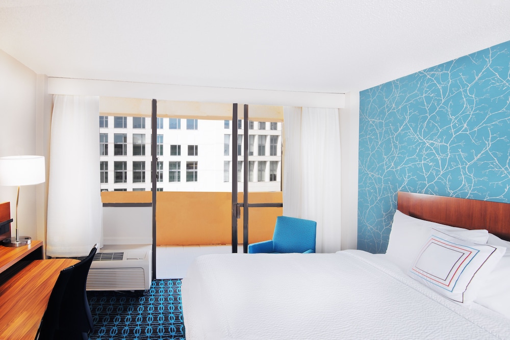 Fairfield Inn Suites By Marriott Charlotte Uptown 8/63
