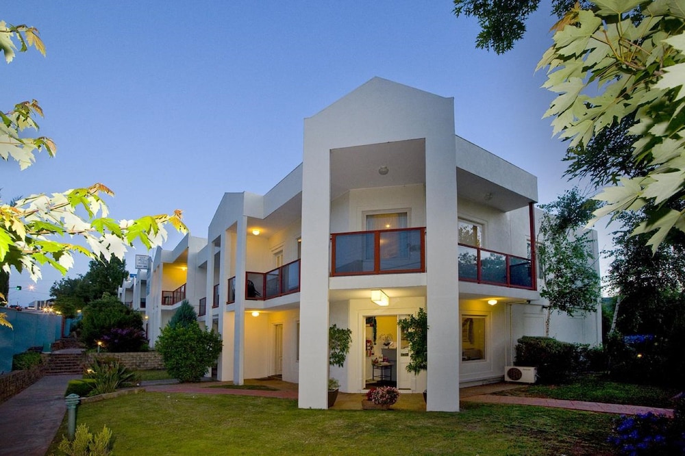 Hawthorn Gardens Serviced Apartments 1/36