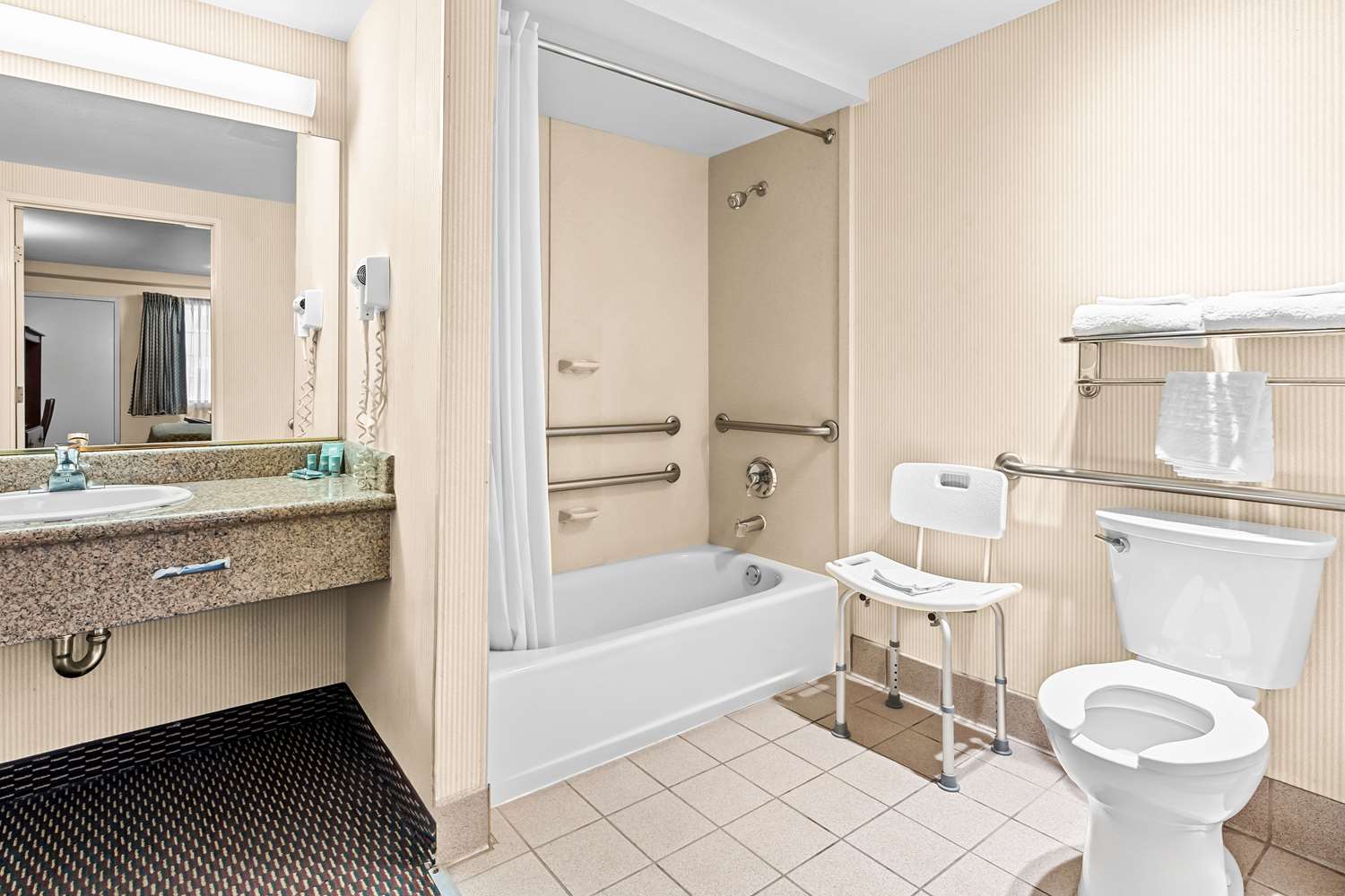 غرفة بسرير كينج لذوي الإعاقة، Surestay Hotel By Best Western Castro Valley 4/4