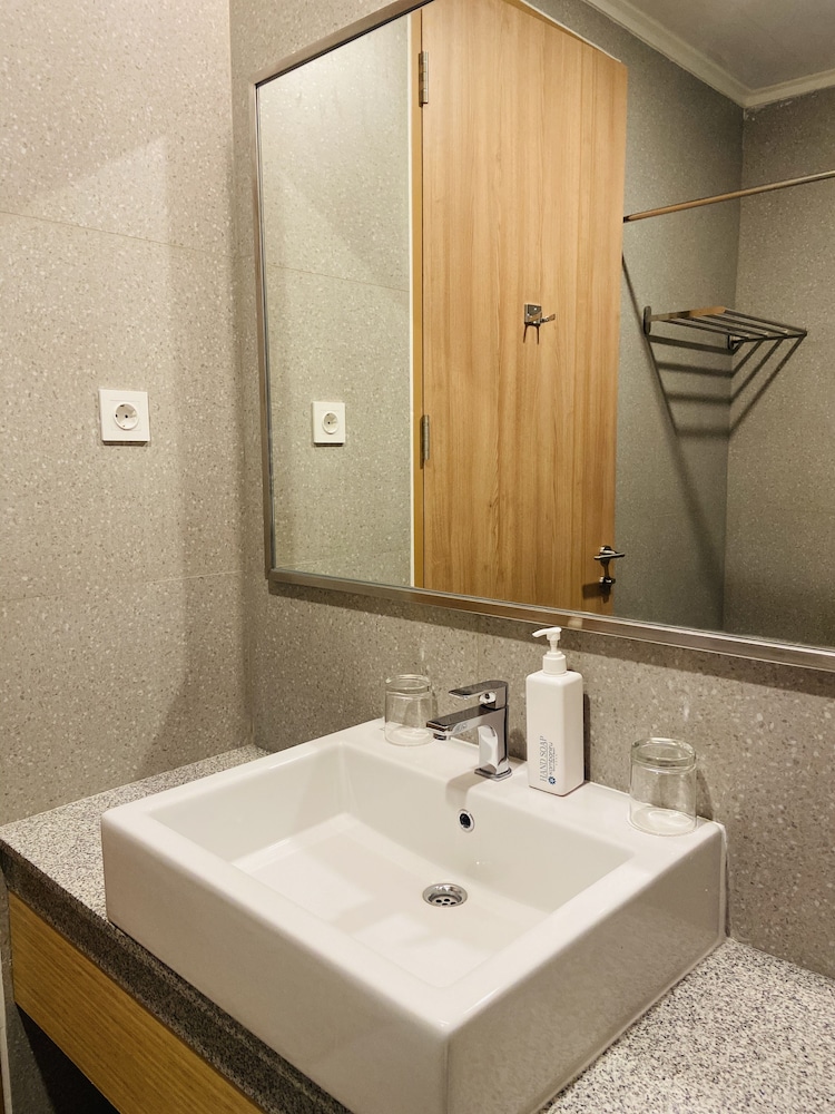 Kambaniru Beach Hotel and Resort 47/49