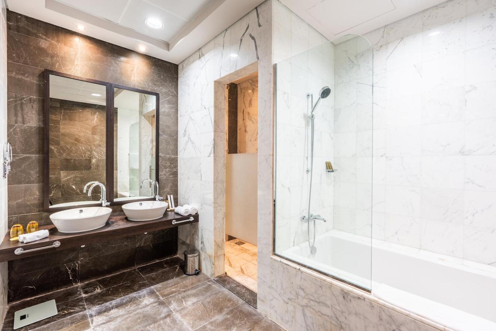4 BEDROOMS, SUITE, PRIVATE POOL