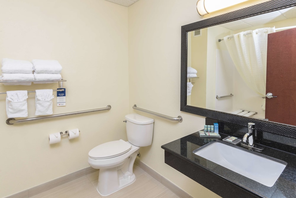 Best Western Concord Inn & Suites 14/31