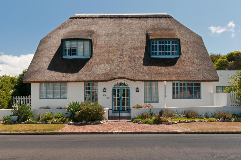Cliff Cottage 2/47