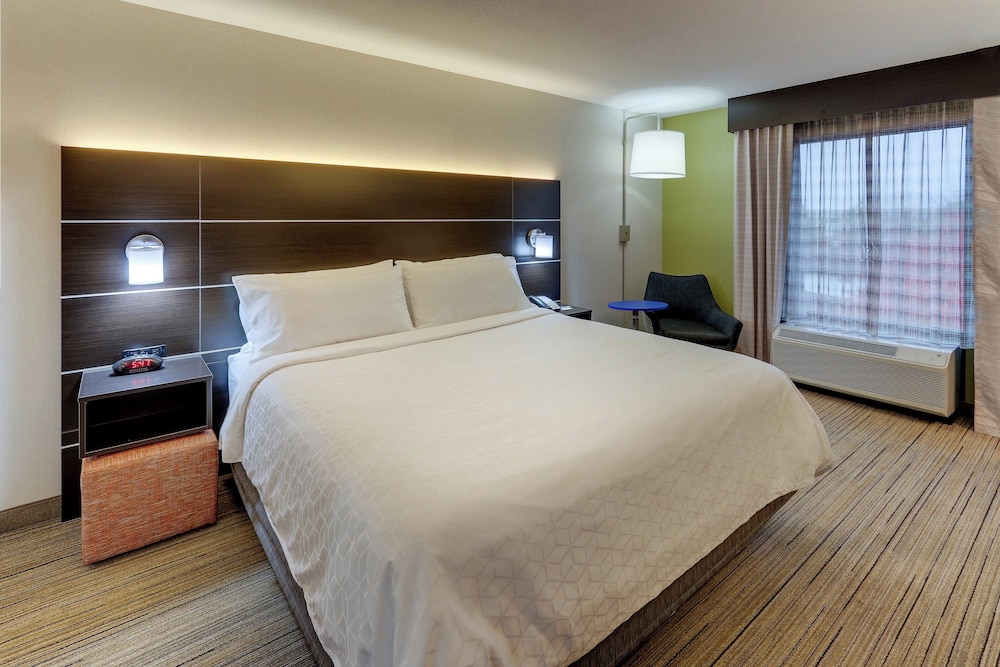 Holiday Inn Express Hotel & Suites Troy 27/67