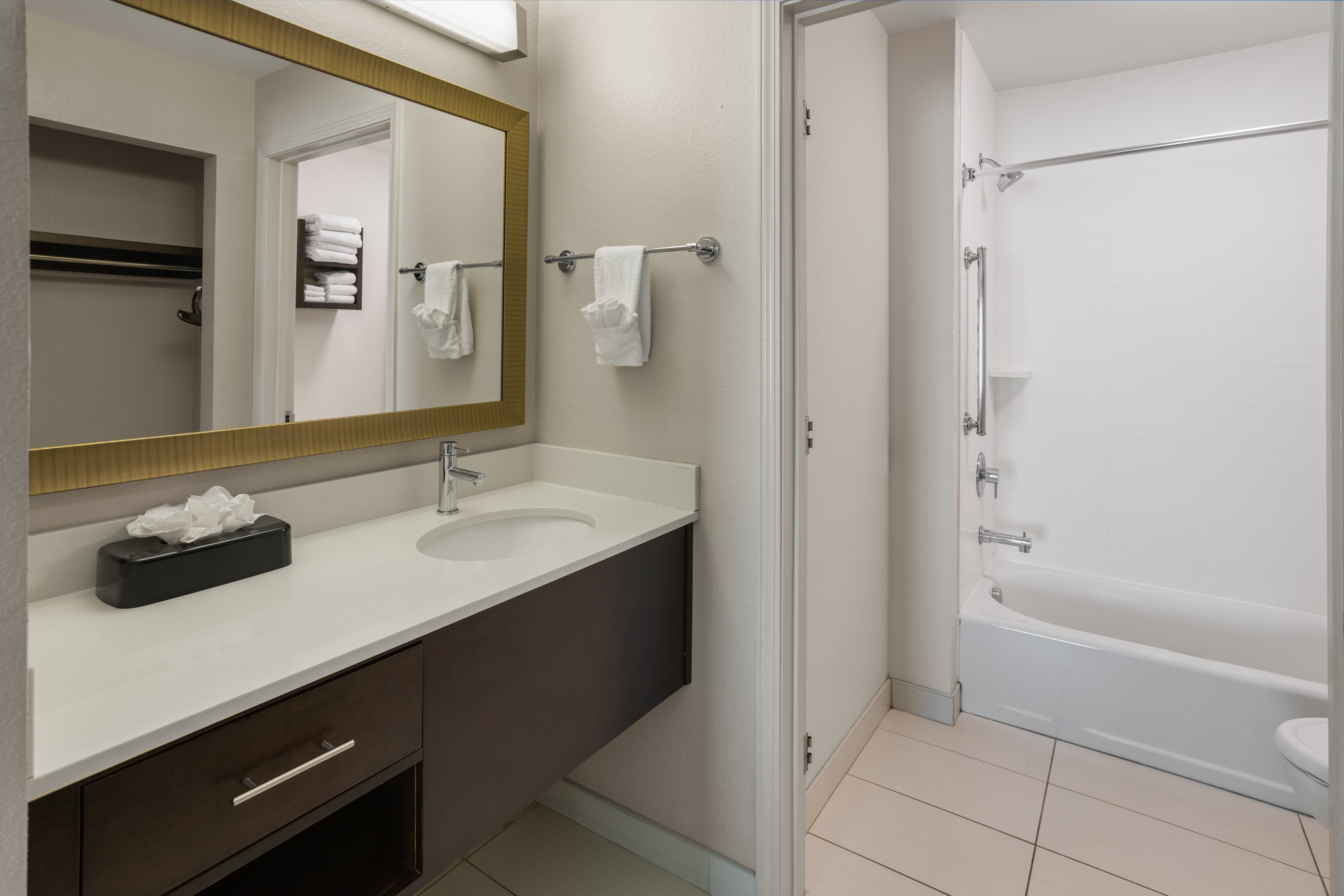 STAYBRIDGE SUITES MIAMISBURG 77/78