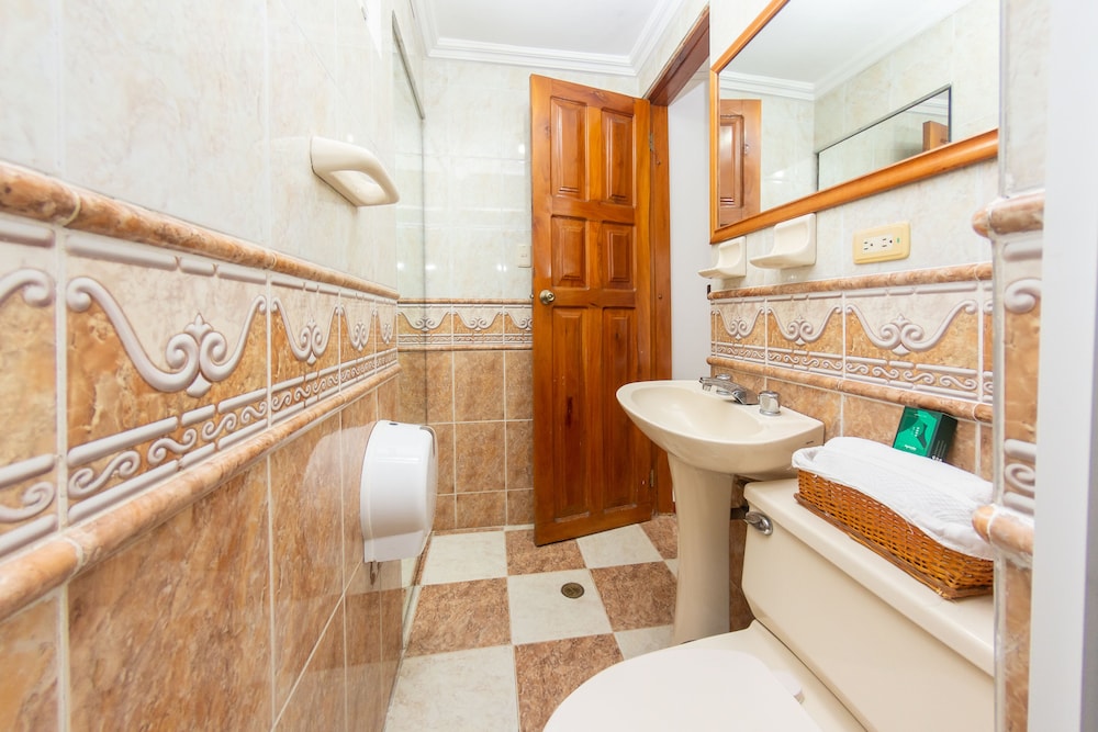 Hotel Ayenda Casa Cano 1805 32/33