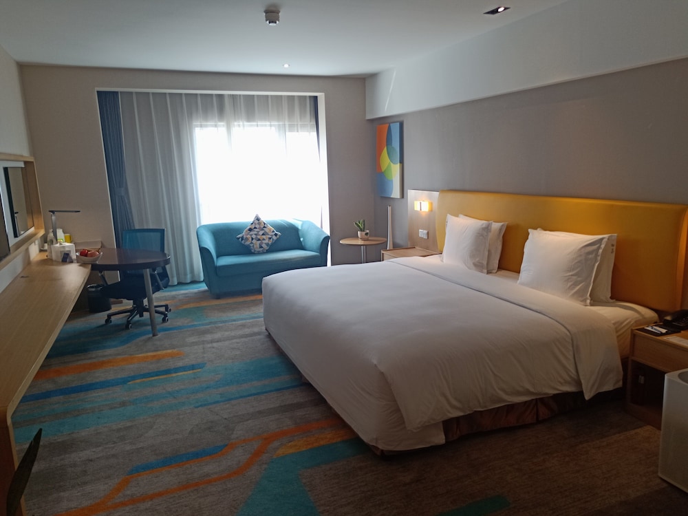 Standard, King Bed, Extra Floor Space