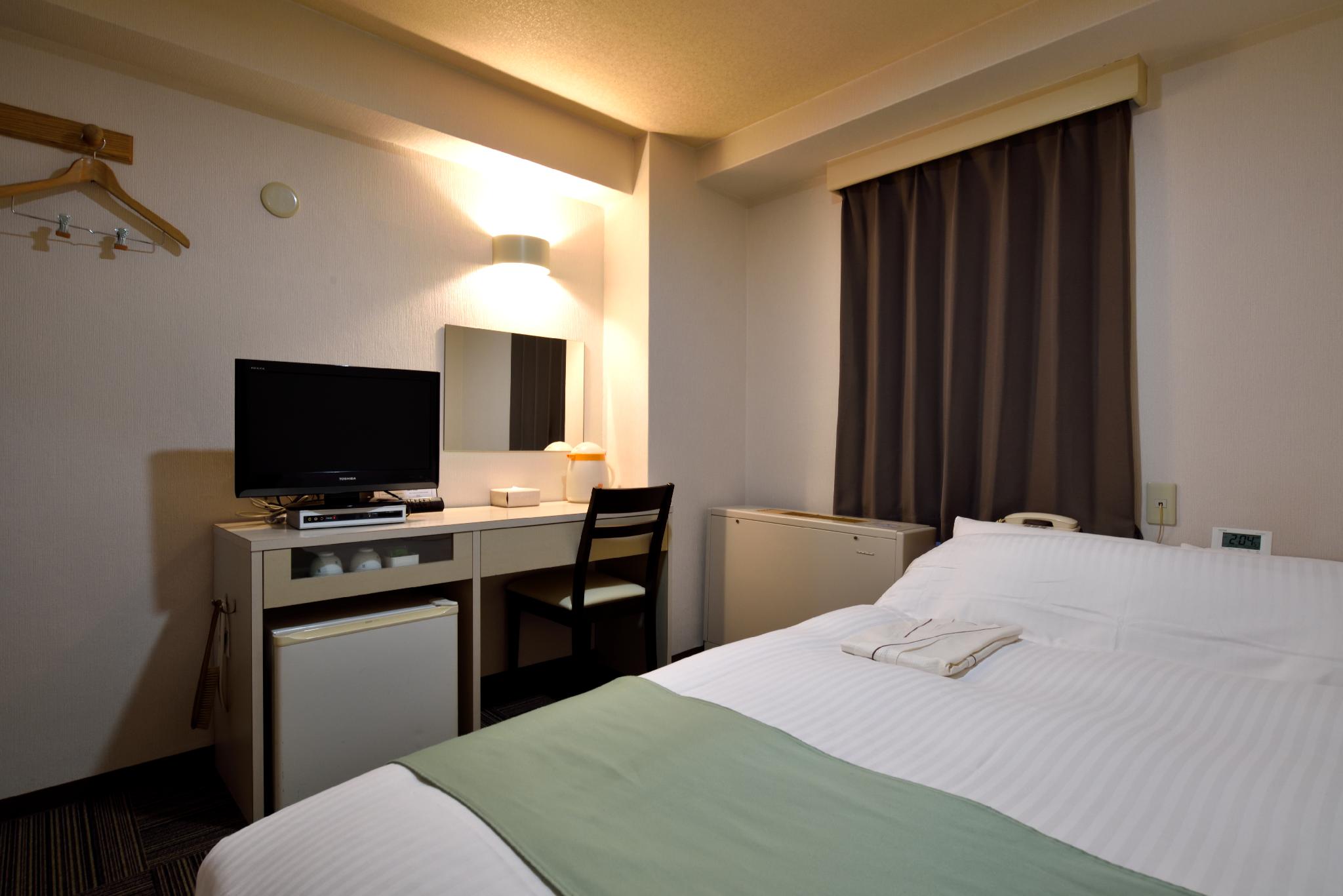 Semi Room, Semi Double Bed, Side View