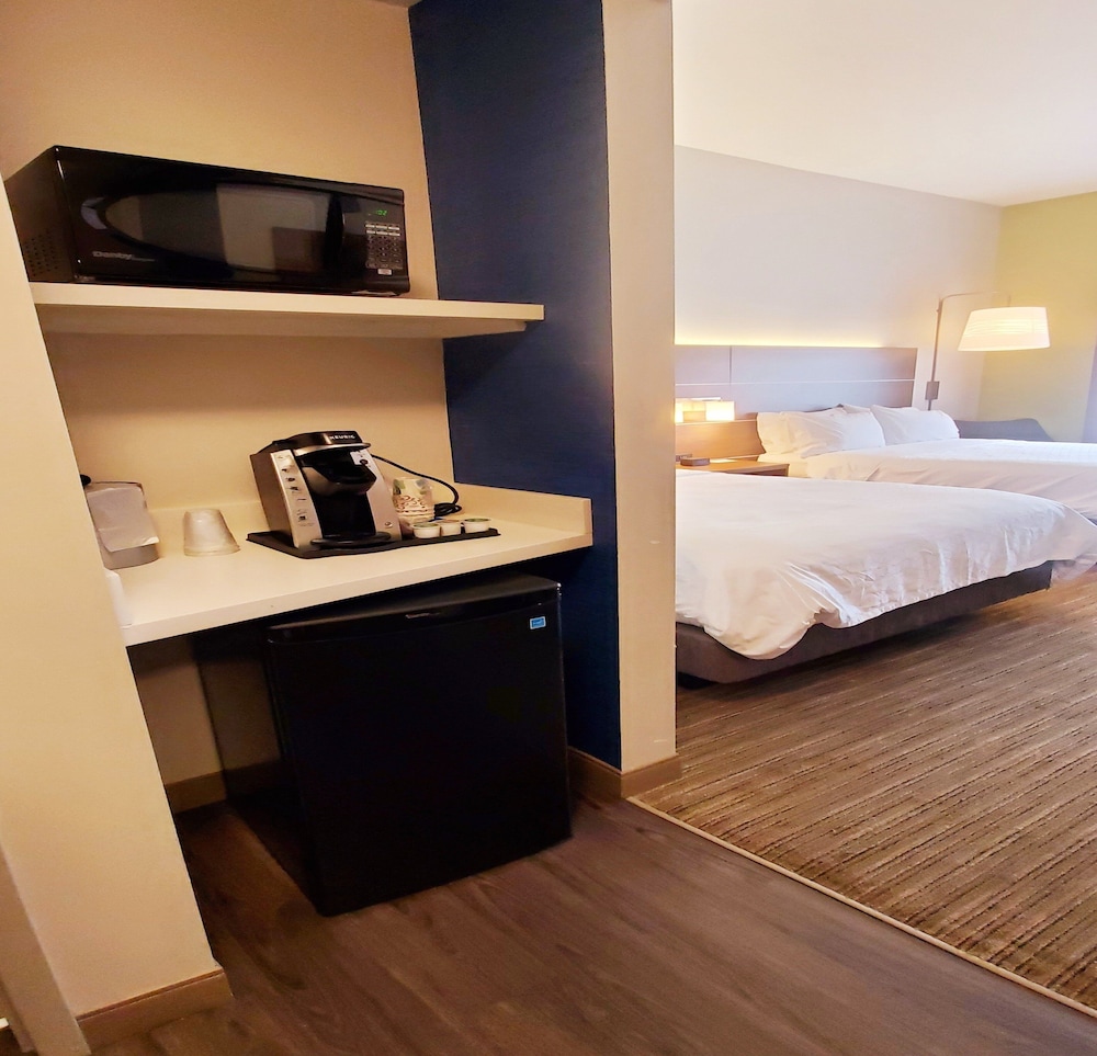 Holiday Inn Express & Suites Rehoboth Beach 21/51