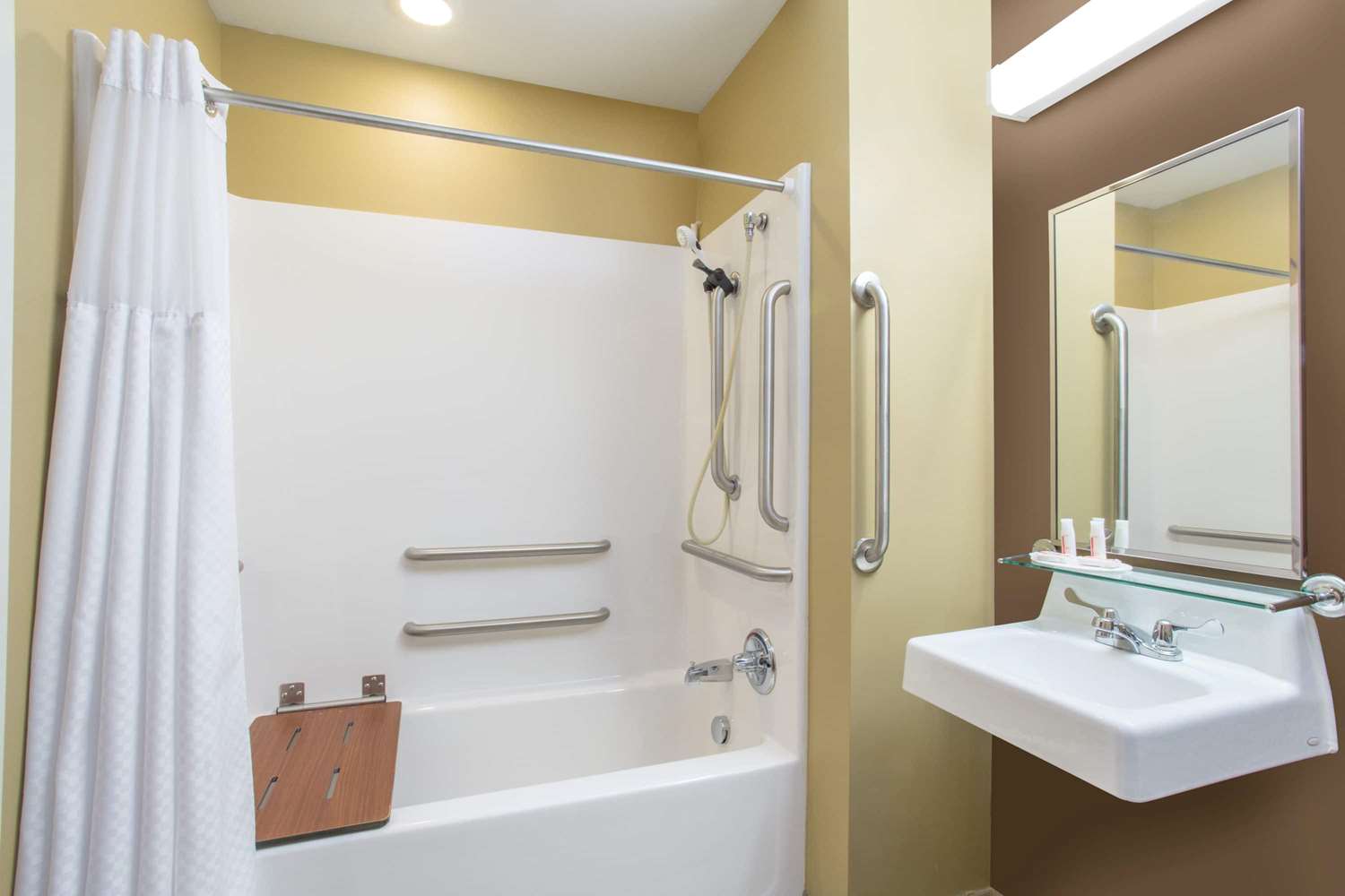 Microtel Inn & Suites By Wyndham Mansfield 10/12