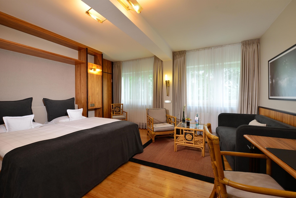 Designer, Double Bed