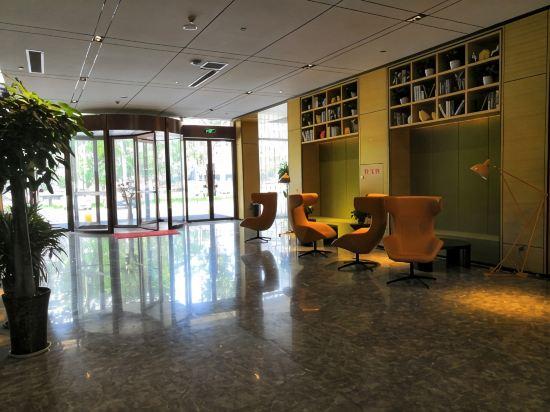 Jiayi Hotel (Heze Danyang Overpass) 17/27