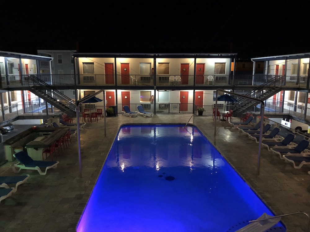 Sea And Breeze Hotel And Condo 39/49