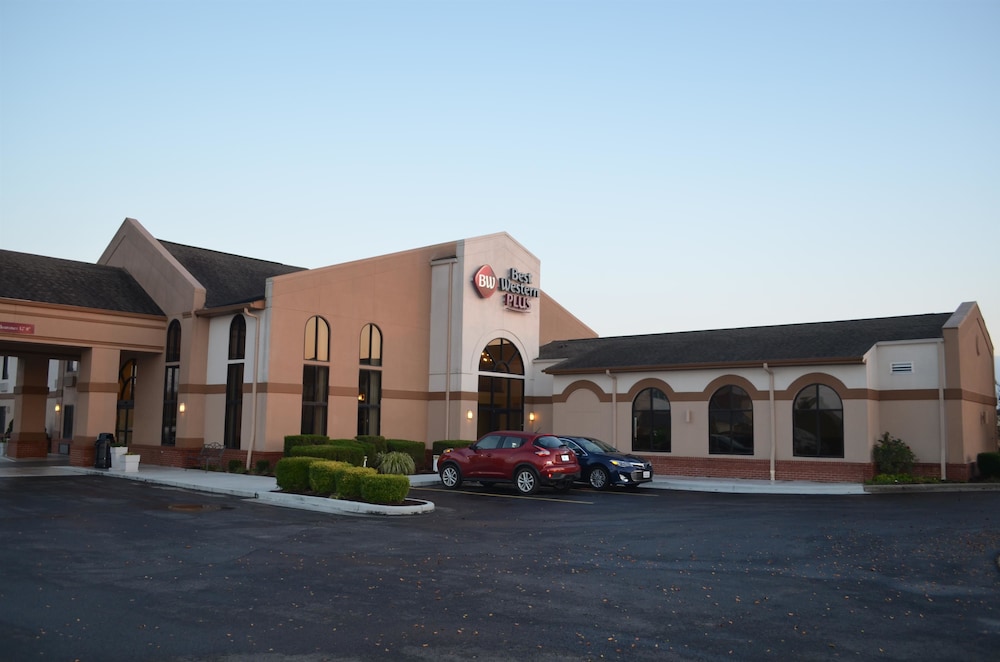Best Western Plus Sikeston 1/37