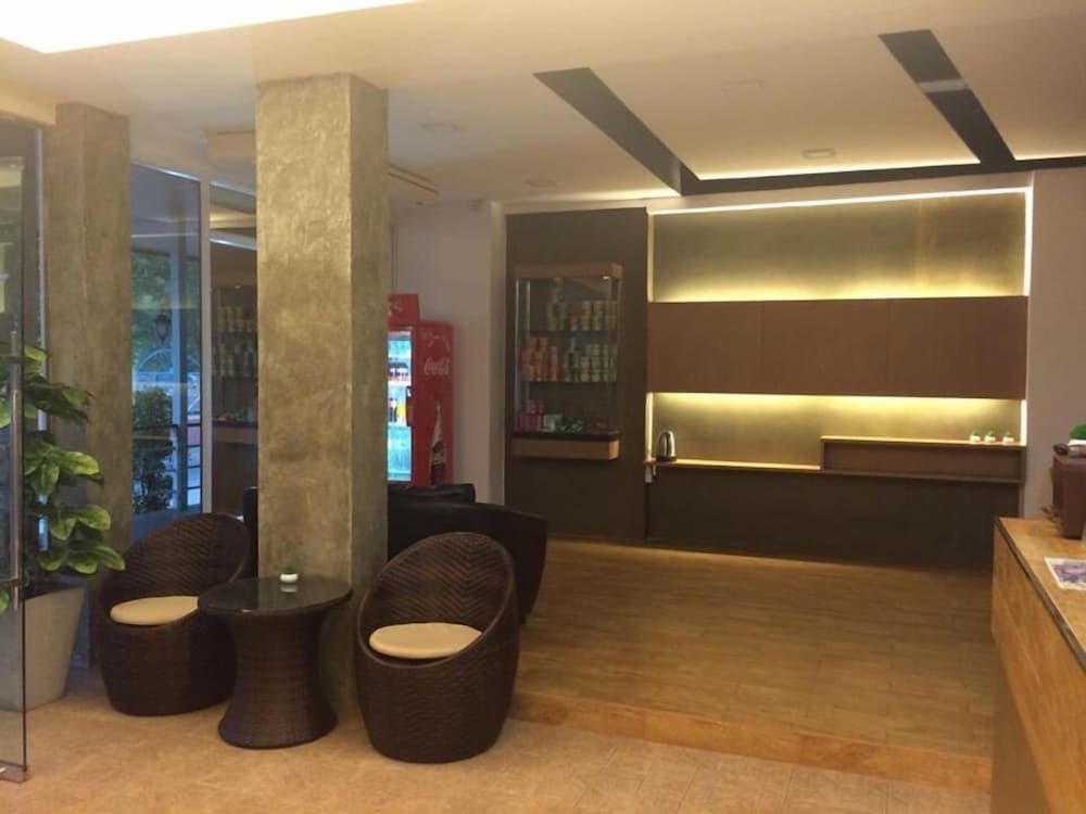 Chonlapruk Lakeside Hotel 41/56