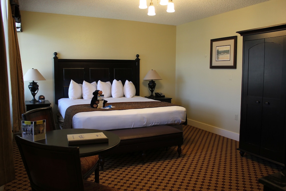 Lake Yellowstone Hotel And Cabins 10/46