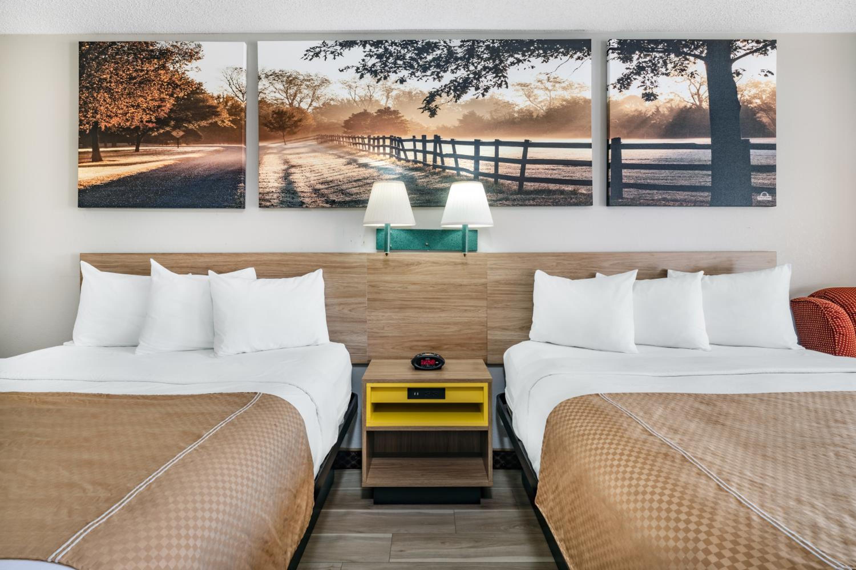Deluxe, 2 Queen Beds