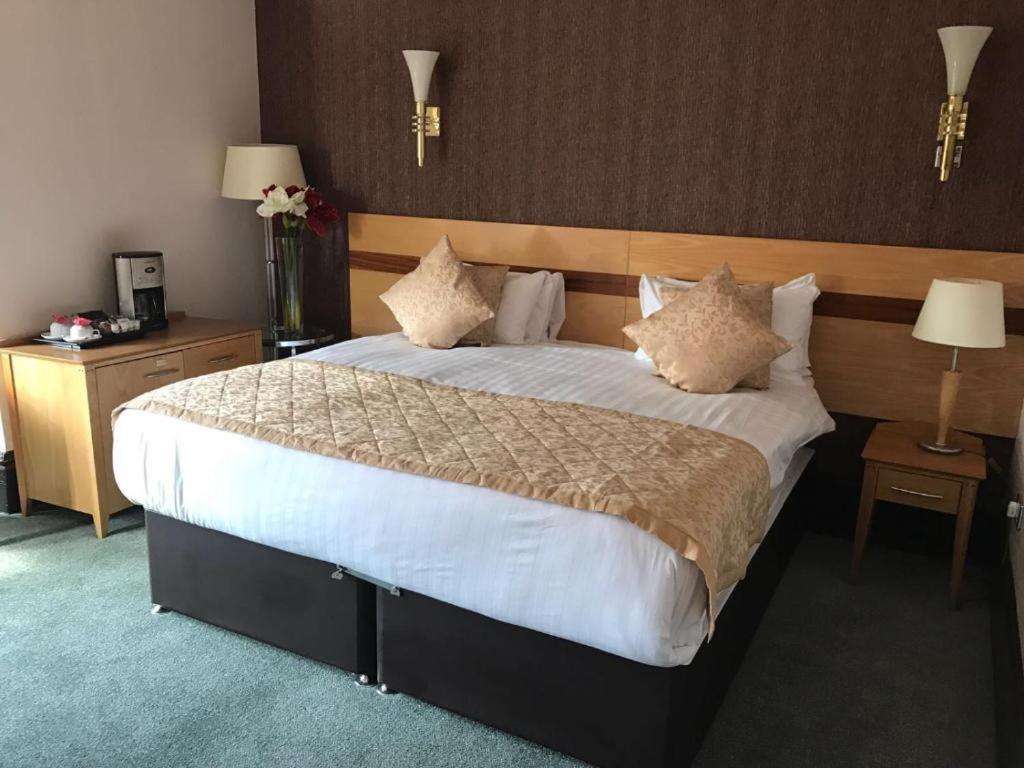 Executive, Suite