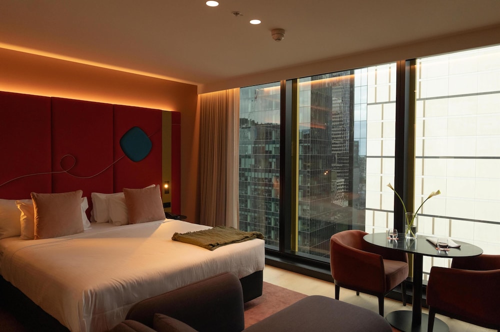 ALTITUDE, DOUBLE OR TWIN BED