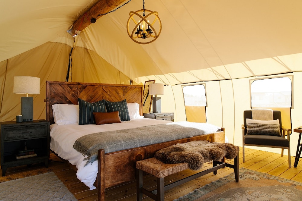Tent, King Bed