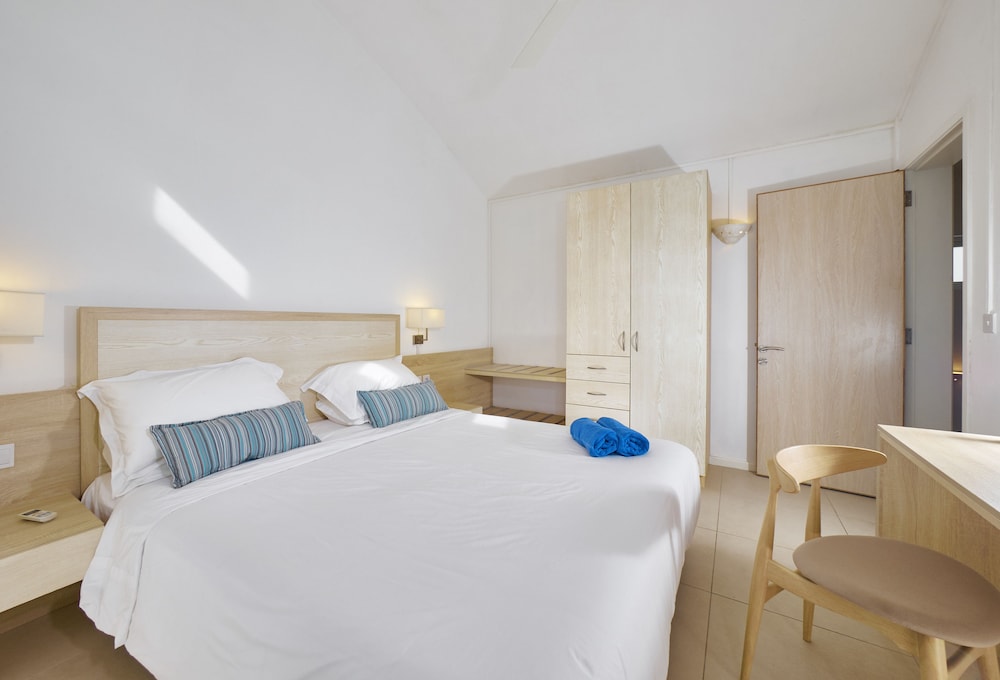 2 Bedrooms, Superior, Apartment, King and Twin Beds, Beach Front, Sea View، Le Beachclub Serviced Apartments And Villas 2/4