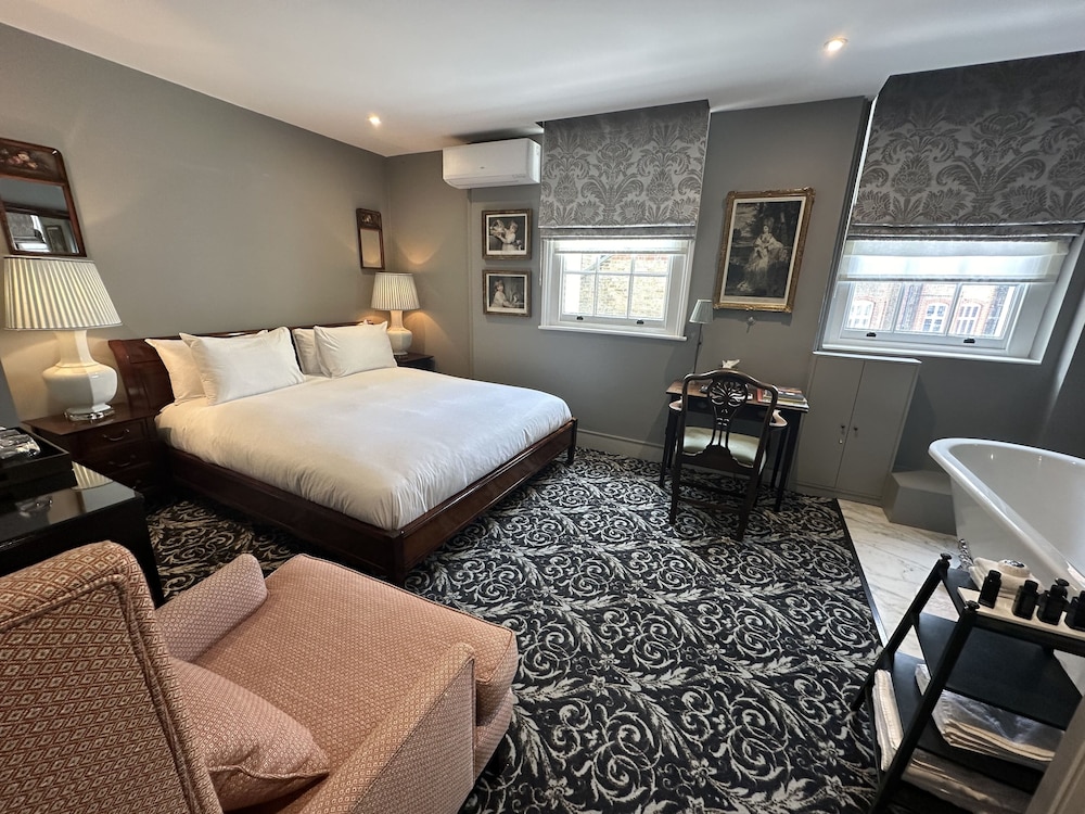 No 30 Knightsbridge 18/53