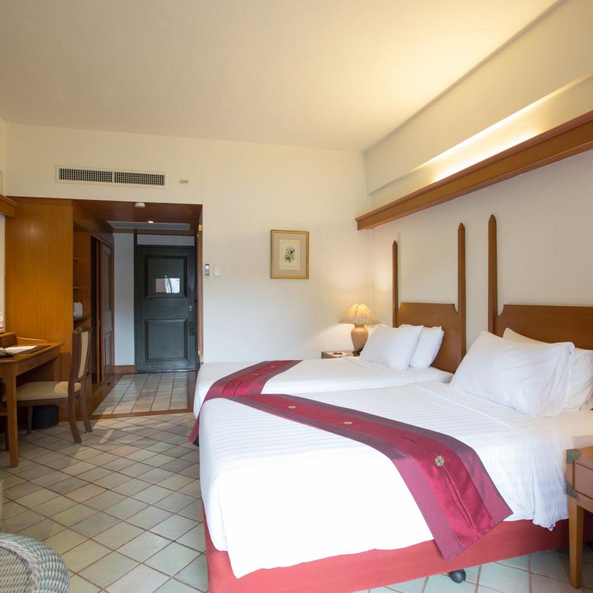 SUPERIOR, DOUBLE OR TWIN BED