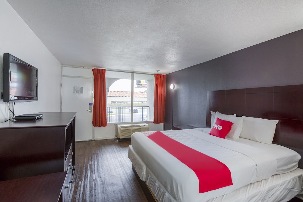 ROOM, KING BED