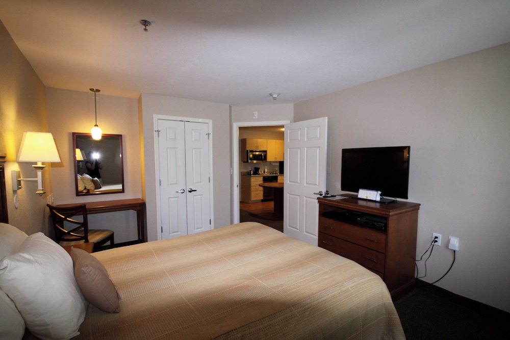 Candlewood Suites Watertown-Fort Drum 16/68