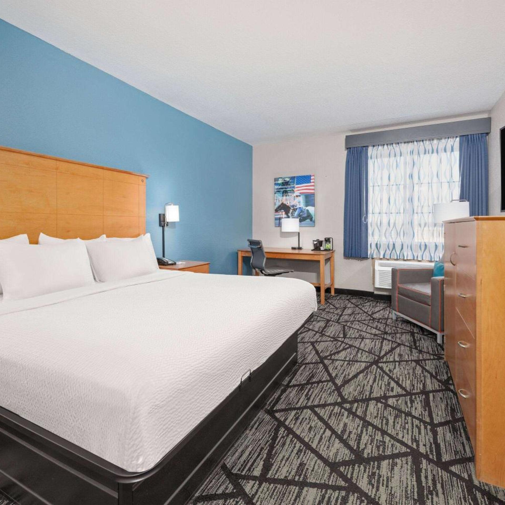 Room, King Bed, Bathtub, Accessible