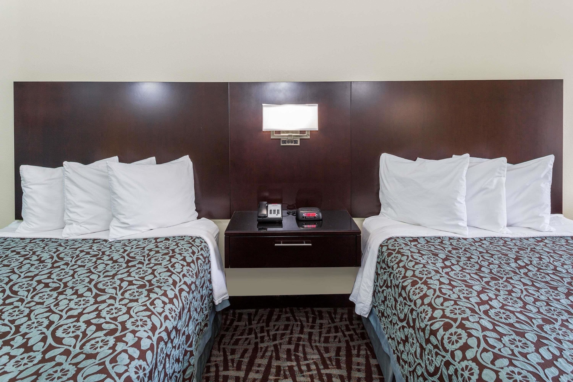 غرفة بسريرين مزدوجين، Days Inn By Wyndham Melbourne 3/6