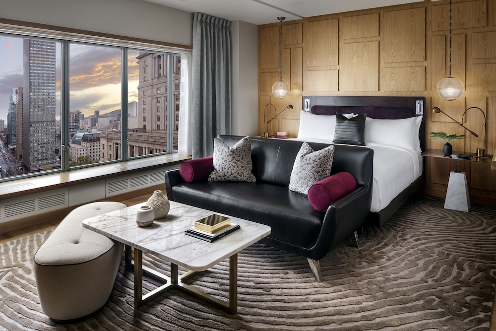 Fairmont The Queen Elizabeth 48/71