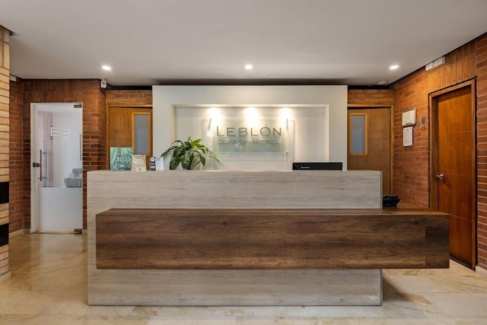 Leblon Suites Hotel 7/60