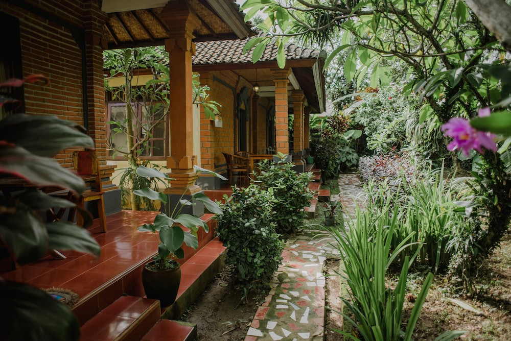 Nyoman Warta Accommodation 20/25