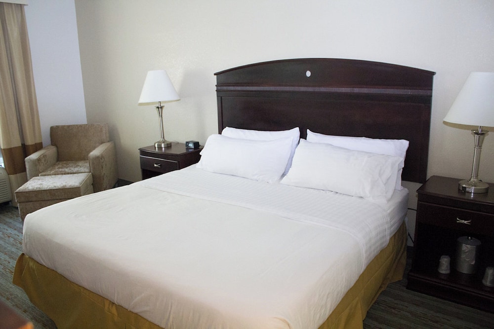 Standard, King Bed, Bath and Shower