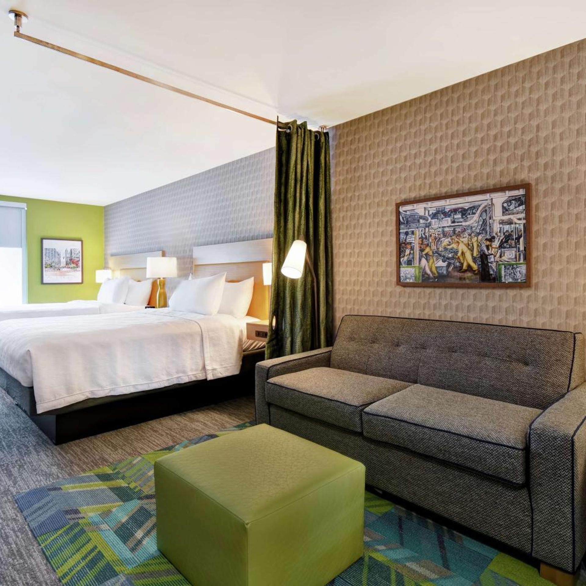 Studio, 2 Queen Beds, Sofa