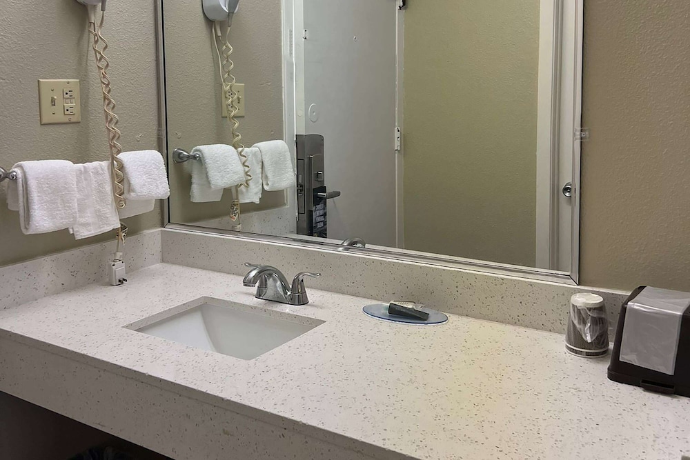 غرفة أساسية بسرير كينج للمدخنين، Travelodge by Wyndham Carlisle North 5/5