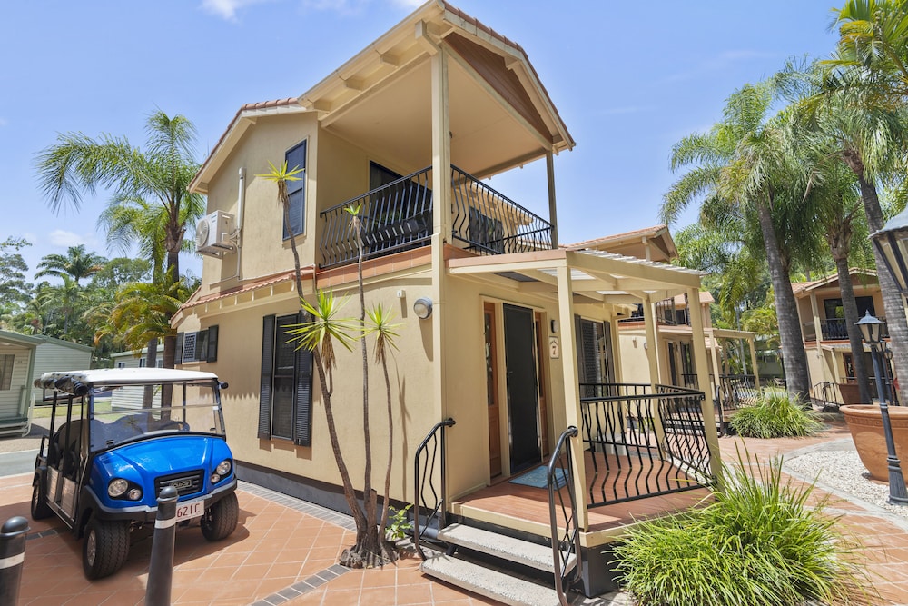 ASHMORE PALMS HOLIDAY VILLAGE 5/78