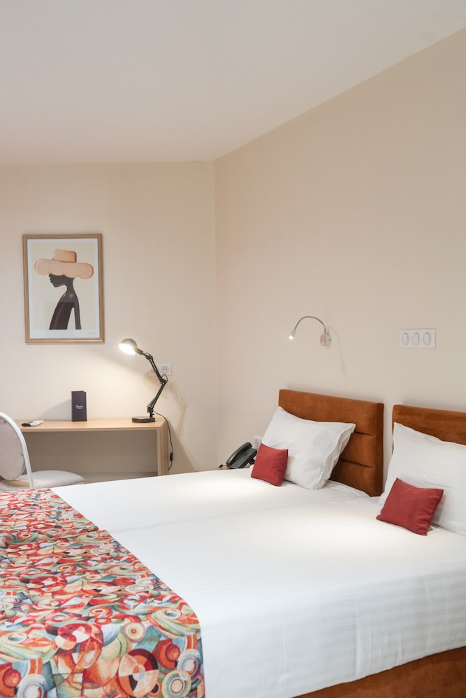 COMFORT, DOUBLE OR TWIN BED