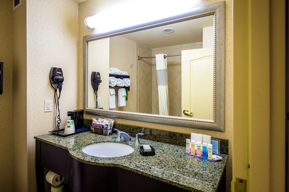 Hampton Inn Suites Natchez 37/78